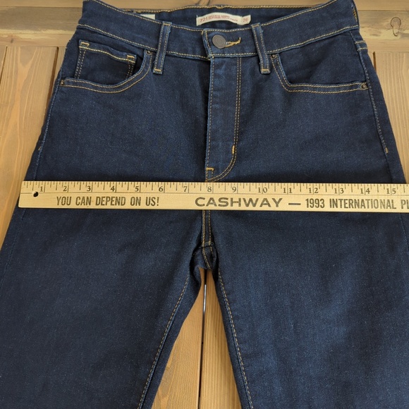 Levi’s 721 premium Women’s High Rise Dark Wash Skinny Jeans SZ 26W/30L - Picture 8 of 16